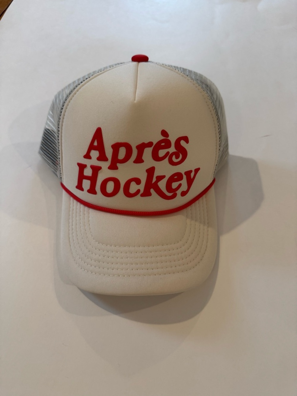 NWOT Talisman & Co Après Hockey White & Red Trucker Hat